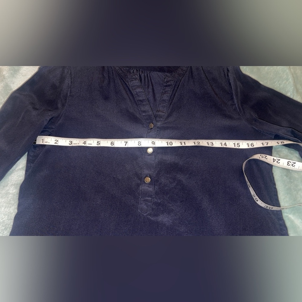 Banana Republic Navy Blue Silk V-Neck Blouse Size Small - Picture 3 of 7